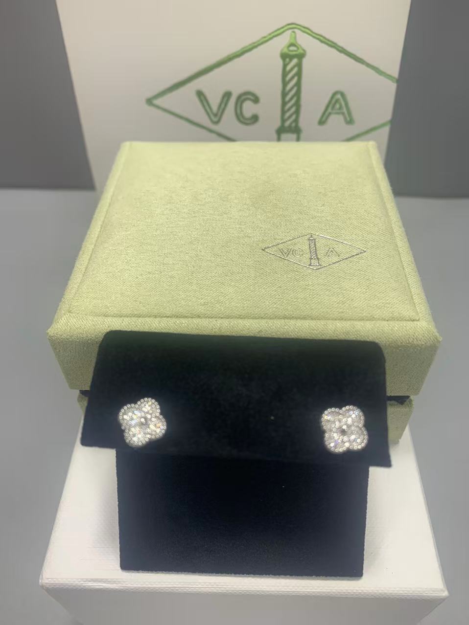 2026년 2월 26일 박*지님 반클리프 스윗 다이아 알함브라 이어링 검품 및 출고