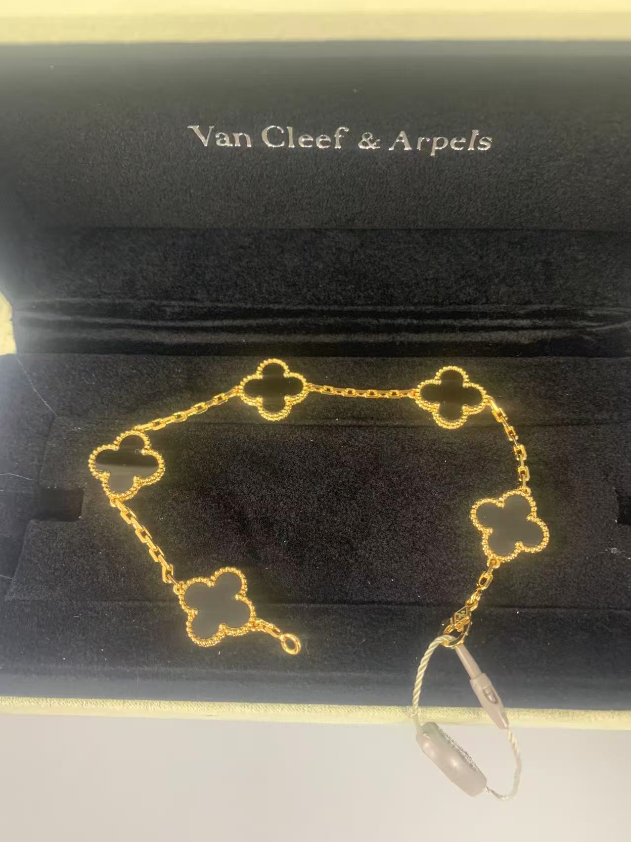 2026년 3월 9일 김* 님 반클리프 알함브라 빈티지 오닉스 5모티브 브레이슬릿 검품 및 출고