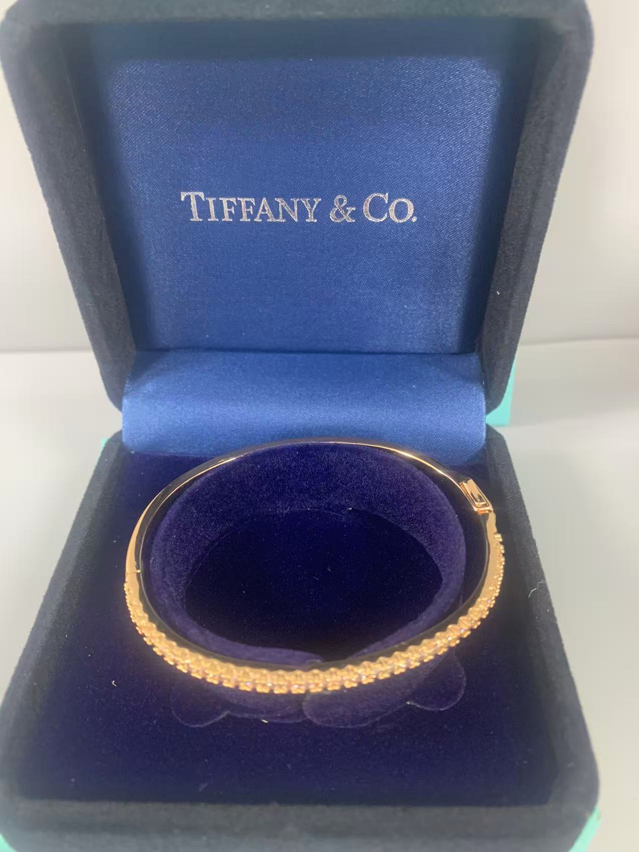 2026년 3월 18일 송*화 님 티파니앤코 매트로 힌지드 브레이슬리 검품 및 출고