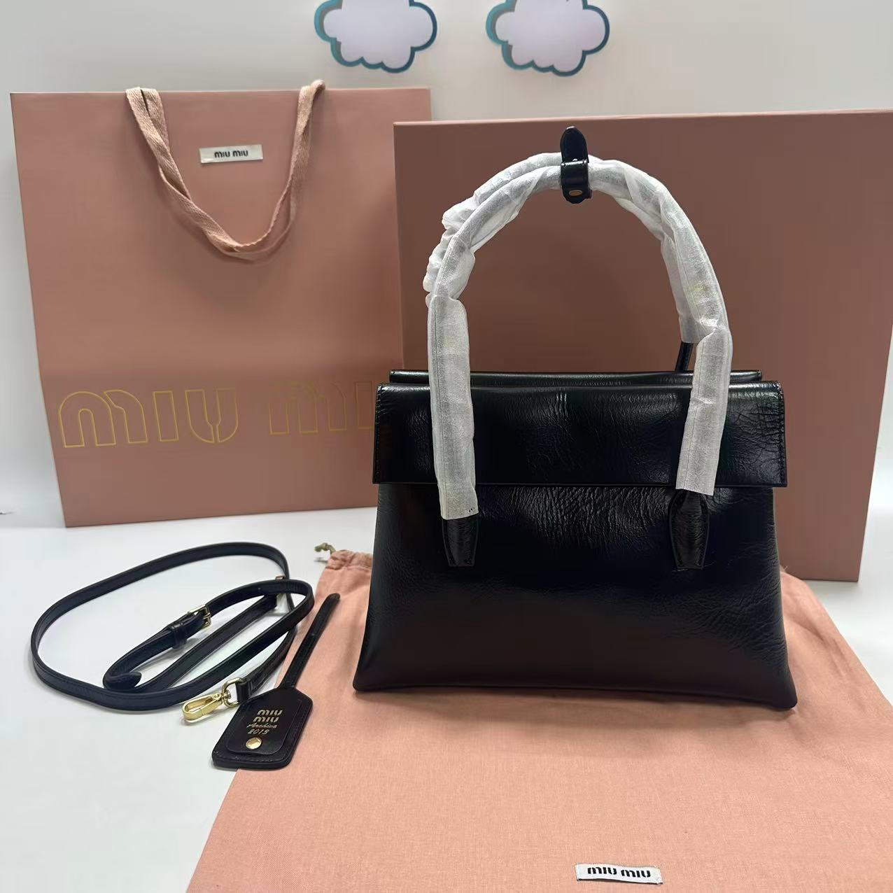 2026년 3월 20일 김*영님 미우미우 솔리테어 샤이니 레더 백 검품 및 출고