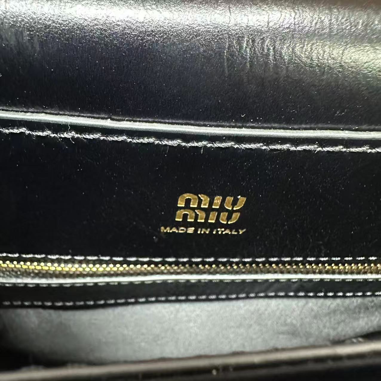 2026년 3월 20일 김*영님 미우미우 솔리테어 샤이니 레더 백 검품 및 출고