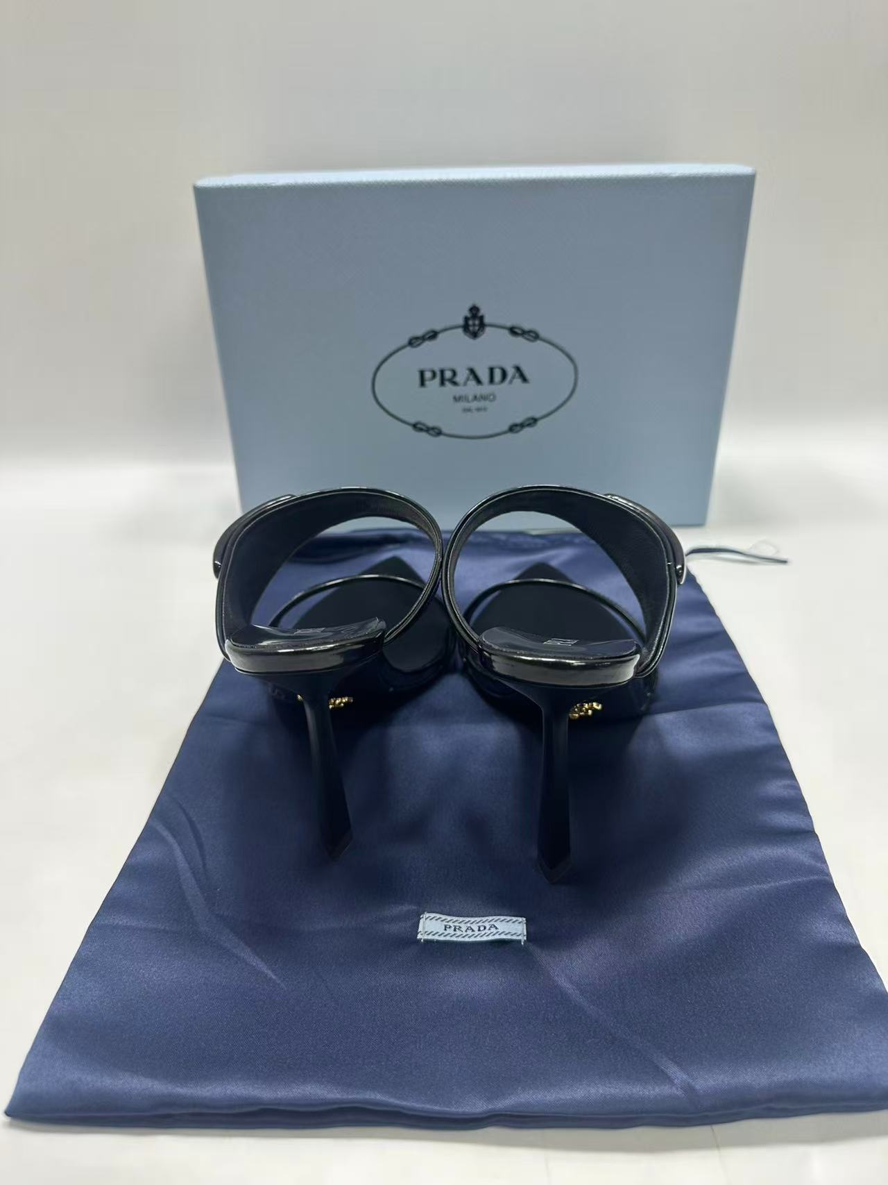 2026년 3월 22일 김*지님 프라다 블랙 새틴 뮬 샌들 검품 및 출고