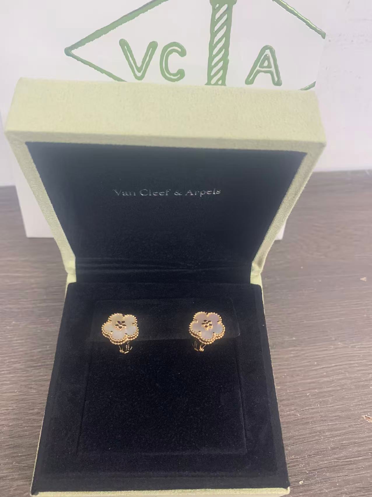 2026년 3월 24일 김*영님 반클리프 알함브라 럭키 스프링 이어링 검품 및 출고