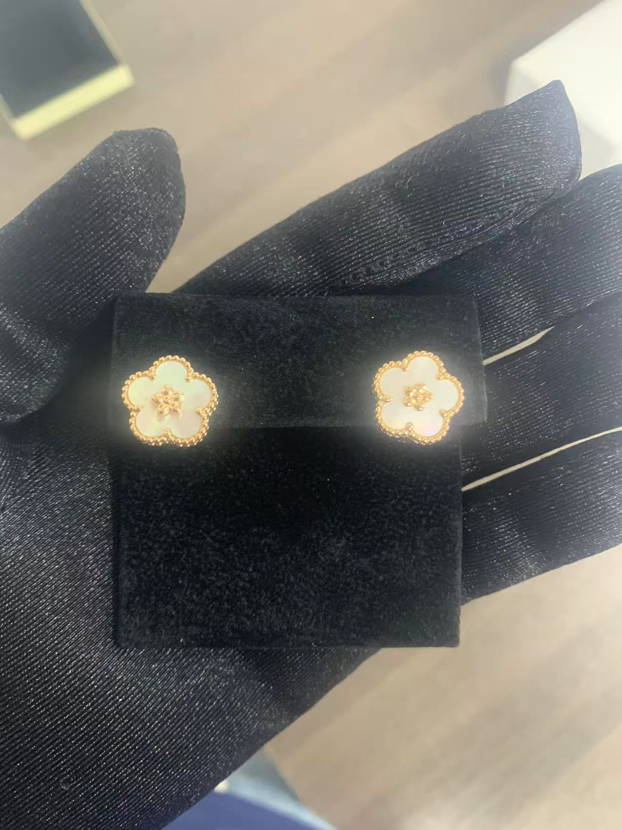 2026년 3월 24일 김*영님 반클리프 알함브라 럭키 스프링 이어링 검품 및 출고