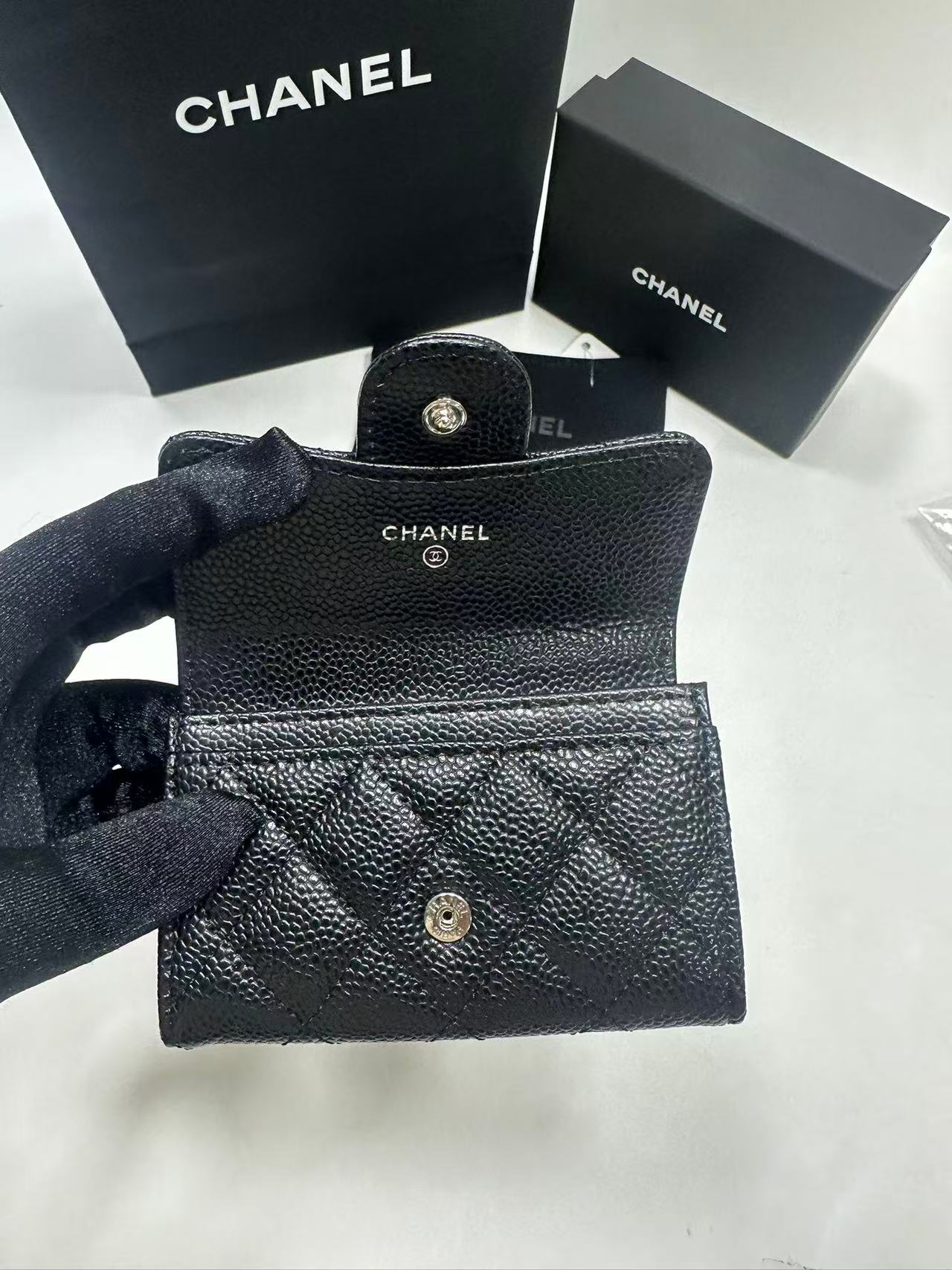 2026년 3월 27일 박*은님 샤넬 클래식 카드 홀더 검품 및 출고