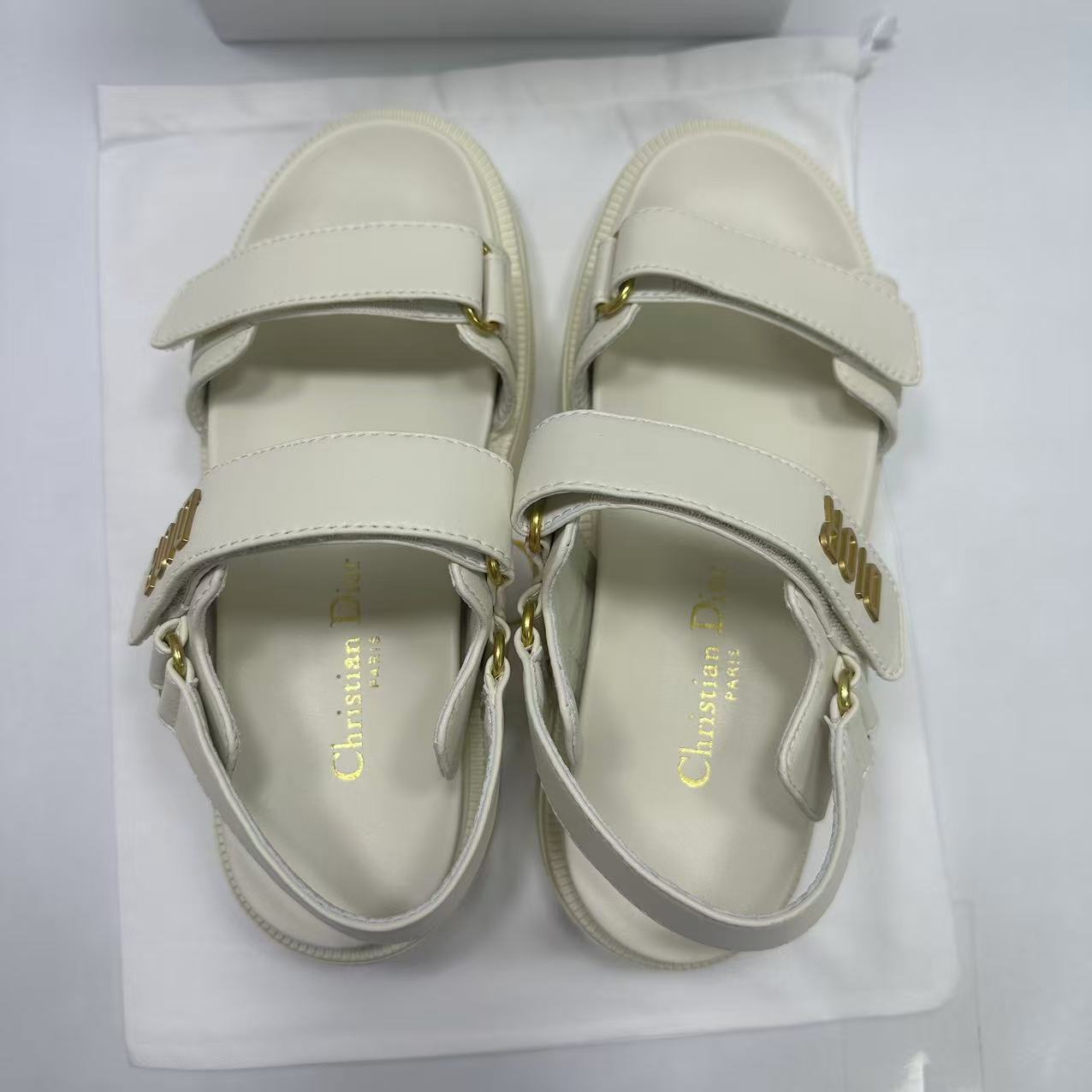 2026년 4월 2일 김*영님 디올 디올액트(Dioract) 샌들 검품 및 출고