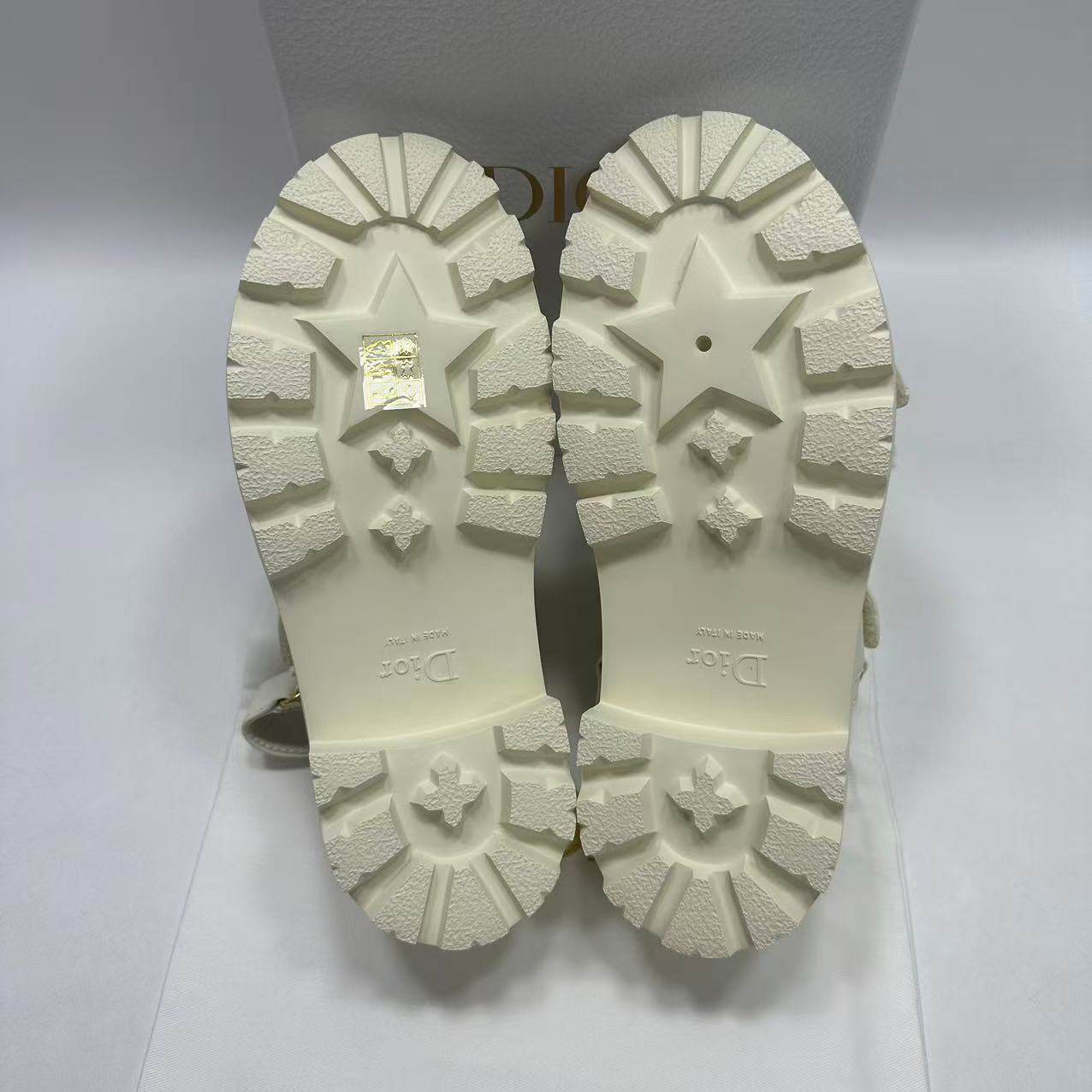 2026년 4월 2일 김*영님 디올 디올액트(Dioract) 샌들 검품 및 출고